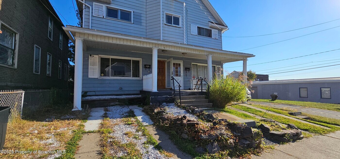 1124 Lafayette St in Scranton, PA - Building Photo