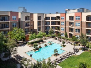 Galatyn Station in Richardson, TX - Foto de edificio - Building Photo