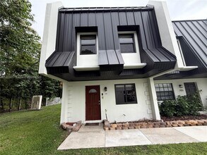 6667 Miller Dr in Miami, FL - Building Photo - Building Photo