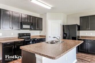 36048 Carriage Pine Ct in Zephyrhills, FL - Building Photo - Building Photo