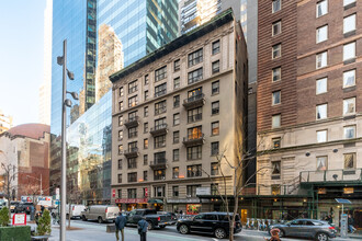 105-113 W 55th St in New York, NY - Building Photo - Primary Photo