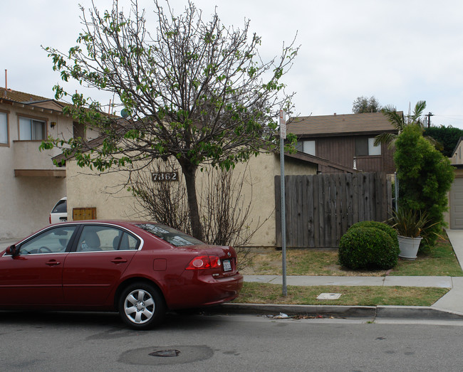 7862 Holt Ave in Huntington Beach, CA - Building Photo - Building Photo