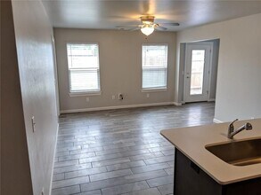 2201 Buena Vida Ln in Edmond, OK - Foto de edificio - Building Photo