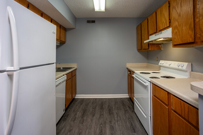 Summercrest Apartments in Knoxville, TN - Building Photo - Interior Photo