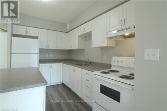 736 Old Albert St in Waterloo, ON - Building Photo - Building Photo