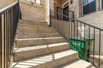 407 Marbella Vista in San Antonio, TX - Building Photo - Building Photo