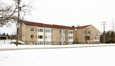 Sequoia Place in Ann Arbor, MI - Foto de edificio - Building Photo