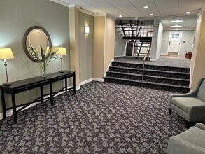 44 Broadlawn Park, Unit 18B in Boston College, MA - Foto de edificio - Building Photo