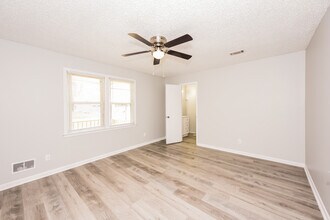 436 Ravenscroft Rd in West Columbia, SC - Building Photo - Building Photo