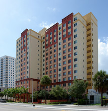 Brisas Del Mar Apartments in Miami, FL - Foto de edificio - Building Photo