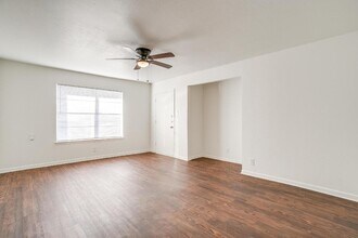 5300 Slate St in Fort Worth, TX - Foto de edificio - Building Photo