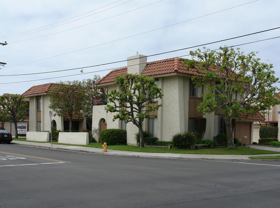 4752 Pearce St in Huntington Beach, CA - Building Photo