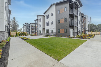 The Meadowlark in Lakewood, WA - Foto de edificio - Building Photo