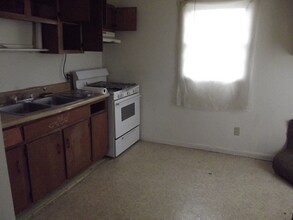 258 W Vine St, Unit 2 in Radcliff, KY - Building Photo - Building Photo