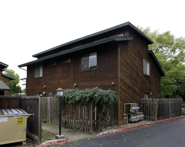 1311 Drake Dr in Davis, CA - Building Photo - Building Photo