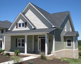 1125 Cranberry Ct in Moneta, VA - Building Photo