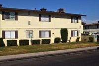 Taylor Manor Apartments in Bakersfield, CA - Foto de edificio - Building Photo