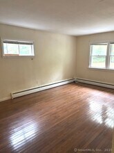 68 Middlesex Turnpike in Chester, CT - Building Photo - Building Photo