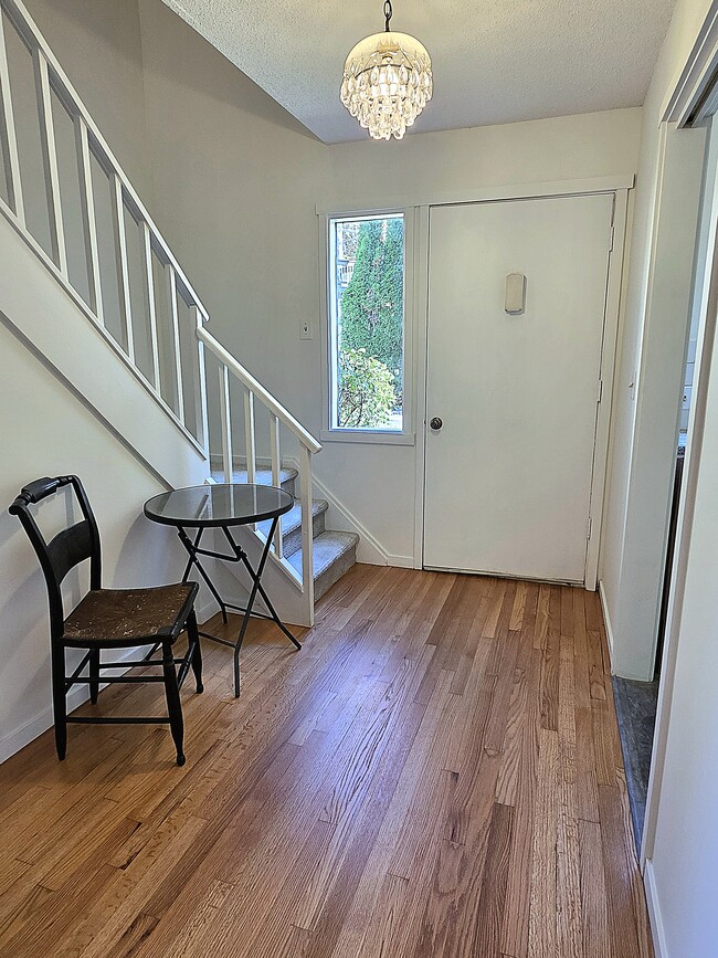 563 Heritage Vlg, Unit F in Southbury, CT - Building Photo - Building Photo