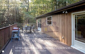 28 Rock Hill Rd in Woodbridge, CT - Building Photo - Building Photo
