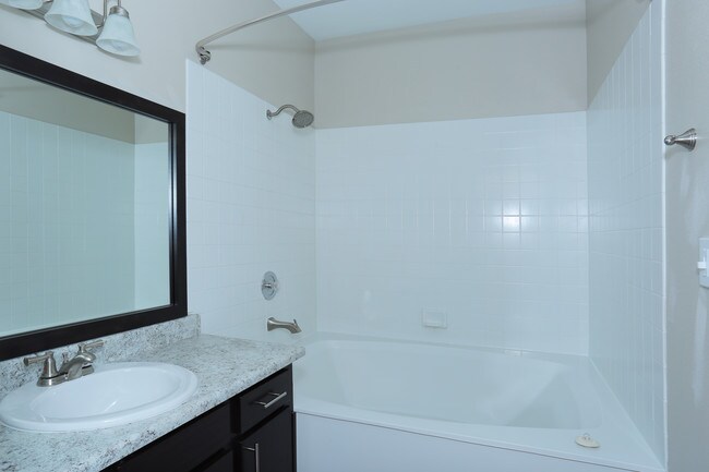 Torreyana Apartment Homes in Las Vegas, NV - Foto de edificio - Interior Photo
