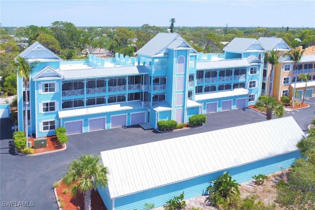 4420 Bonita Beach Walk Dr in Bonita Springs, FL - Foto de edificio