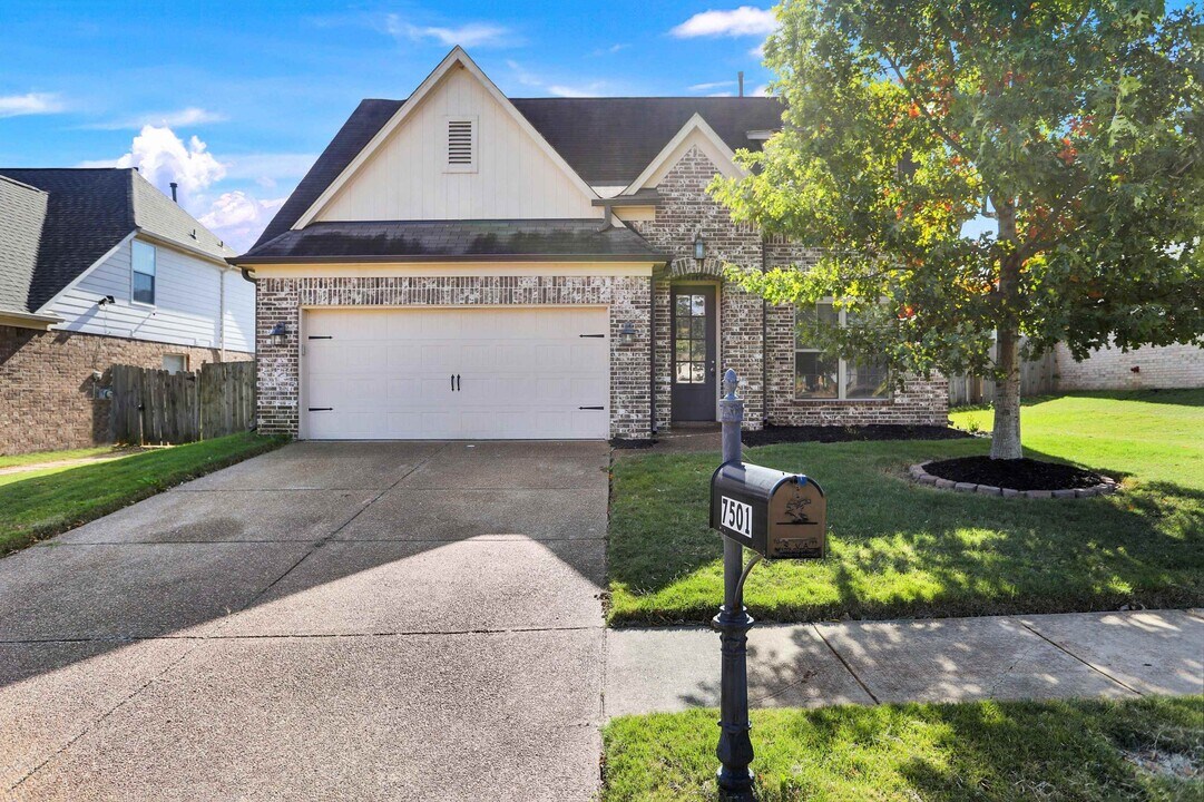 7501 Bronze Dr in Memphis, TN - Building Photo