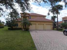 323 NW Sheffield Cir in Port St. Lucie, FL - Building Photo