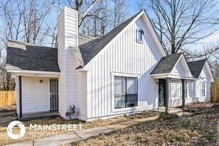 5833 S Newberry Ln in Memphis, TN - Building Photo