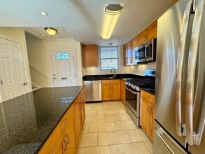 146 Independence Dr in Brookline, MA - Building Photo - Building Photo