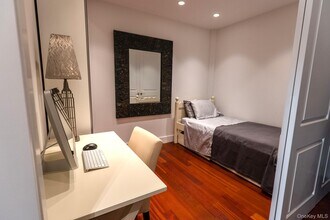 1 Landmark Sq in Port Chester, NY - Building Photo - Building Photo