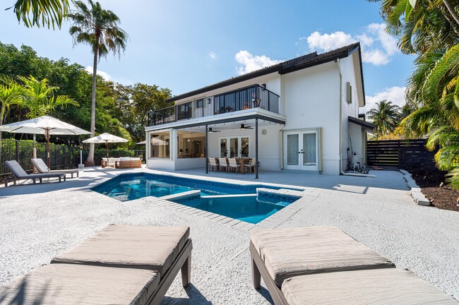 property at 3138 Lakeview Dr