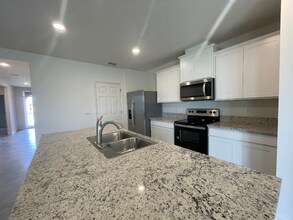 1352 McFarland Dr in West Melbourne, FL - Building Photo - Building Photo