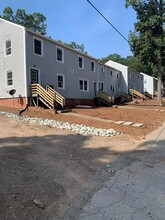 Dolphin Apartments in Siler City, NC - Foto de edificio - Interior Photo