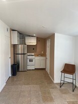 19438 Lorne St in Reseda, CA - Building Photo