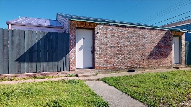 725 Peppertree Dr, Unit 31 in Bryan, TX - Building Photo - Building Photo