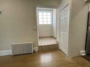 996 Chestnut St, Unit 1 in Newton, MA - Building Photo - Building Photo