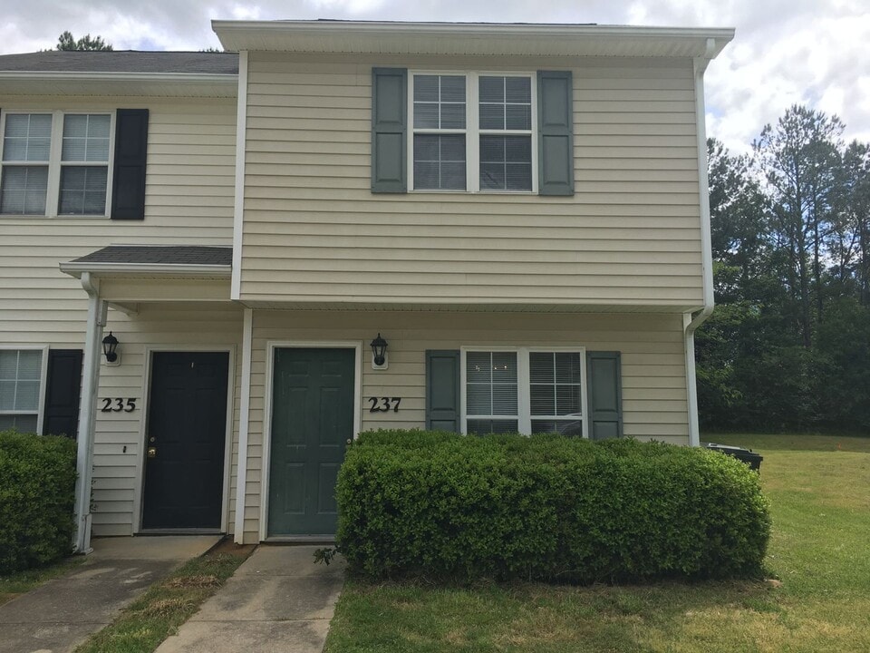 235-237 Donald Ross Dr in Raleigh, NC - Building Photo