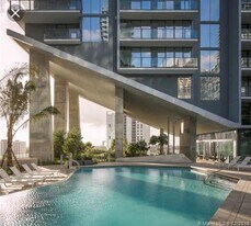 68 SE 6th St, Unit 3705 in Miami, FL - Building Photo