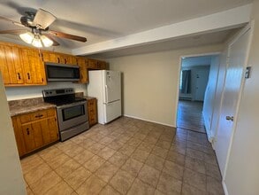 617 Millville Ave in Naugatuck, CT - Building Photo - Building Photo