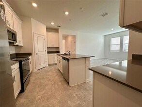166 Aces High Ln in Davenport, FL - Foto de edificio - Building Photo