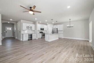2507 Lynbridge Dr in Charlotte, NC - Building Photo - Building Photo