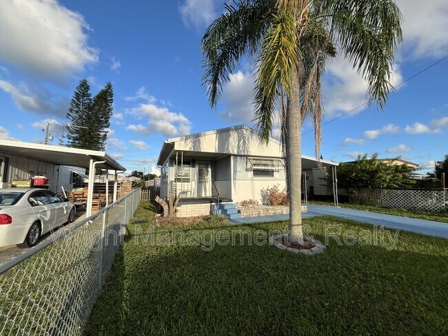 2050 Lullaby Dr in Holiday, FL - Building Photo - Building Photo