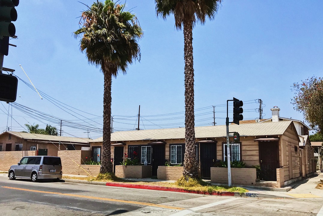 4001 W 104th (10327 S Prairie) in Inglewood, CA - Building Photo