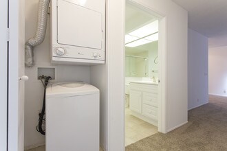 7601 Eads Ave-Unit -Unit 1 in San Diego, CA - Foto de edificio - Building Photo