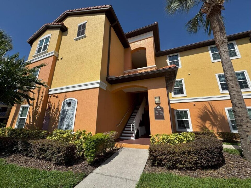 5455 Vineland Rd in Orlando, FL - Building Photo