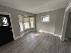 1541 Hopkins Ave in Lakewood, OH - Foto de edificio - Building Photo