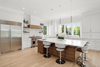 11 Turner Dr in Greenwich, CT - Building Photo - Building Photo