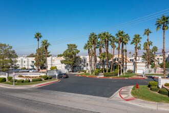Mountainside in Las Vegas, NV - Foto de edificio - Building Photo