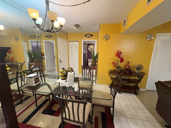 4152 Inverrary Dr in Lauderhill, FL - Building Photo - Building Photo
